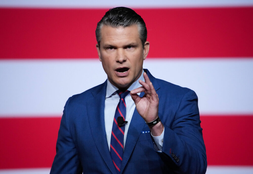 El “secretario a la defensiva” Pete Hegseth y su Departamento de (Crímenes de) Guerra