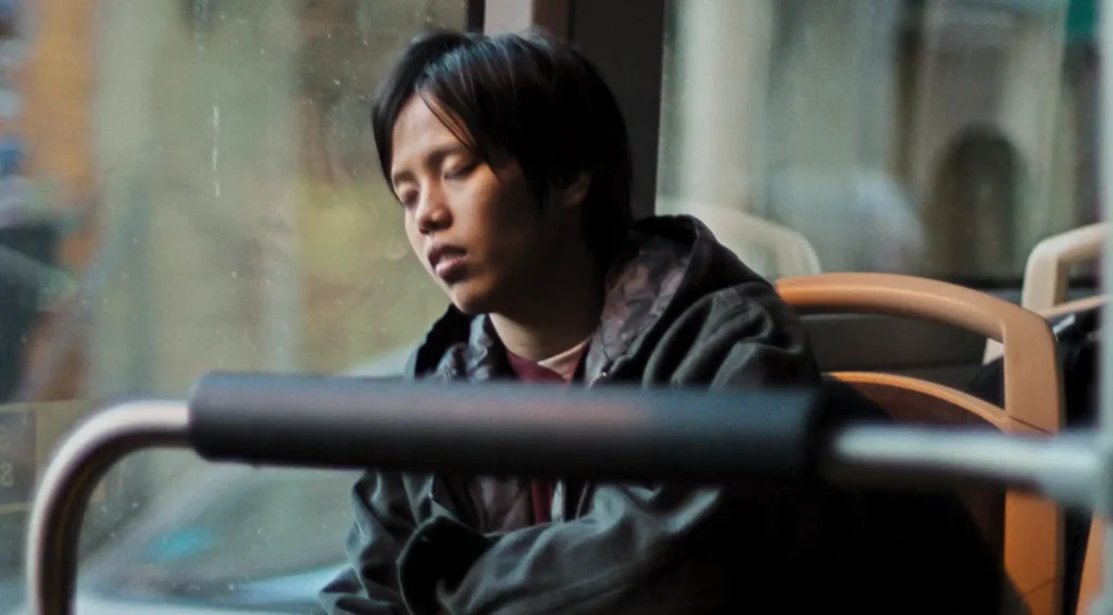 La privación de derechos de las personas migrantes reflejada en “Solo Kim”