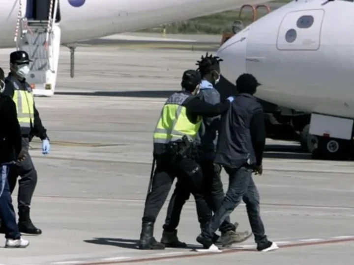 El Gobierno de España programa un nuevo vuelo de deportaciones de personas migrantes