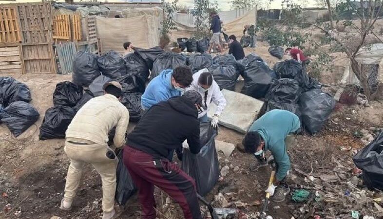 Una intervención comunitaria transforma una zona degradada del asentamiento de Atochares en Níjar