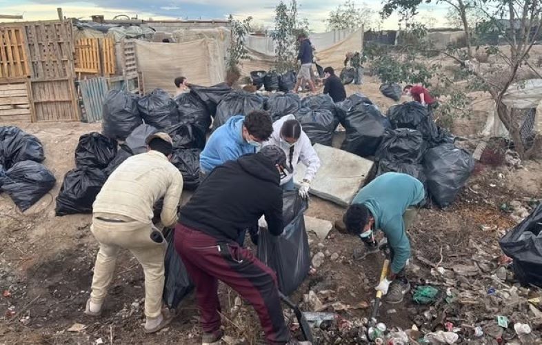 Una intervención comunitaria transforma una zona degradada del asentamiento de Atochares en Níjar