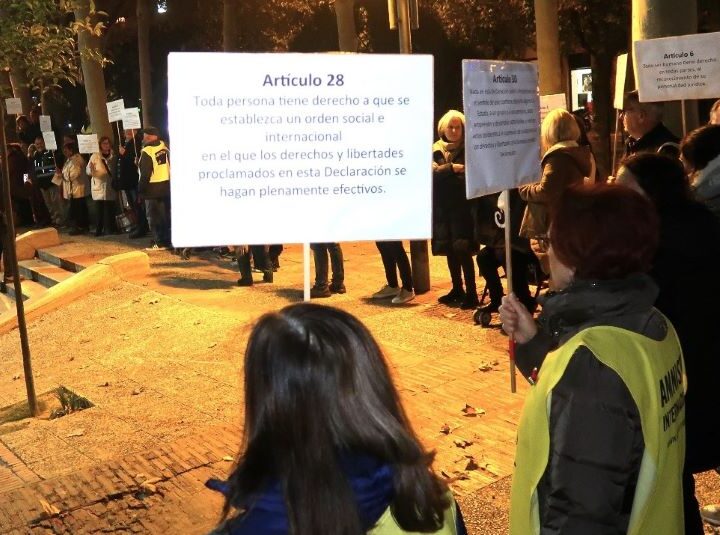 Decenas de personas reclaman en Murcia el respeto a los derechos humanos y denuncian el retroceso democrático