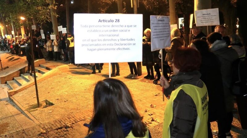 Decenas de personas reclaman en Murcia el respeto a los derechos humanos y denuncian el retroceso democrático