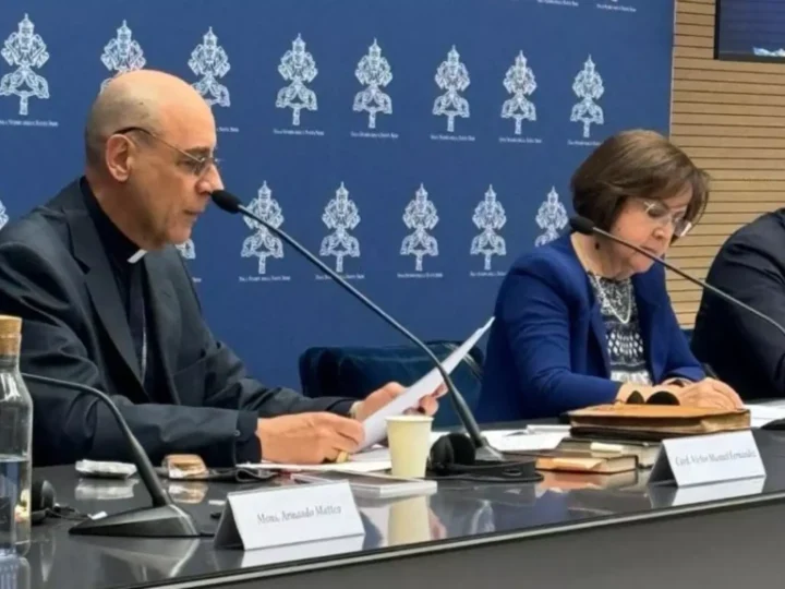 El cardenal “Tucho” Fernández lanza dos advertencias que provocan malestar en los sectores involucionistas