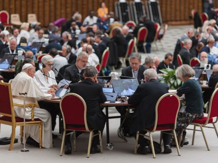 Ocho de cada diez mujeres quieren transformar la Iglesia, aunque siguen sin poder decidir en ella