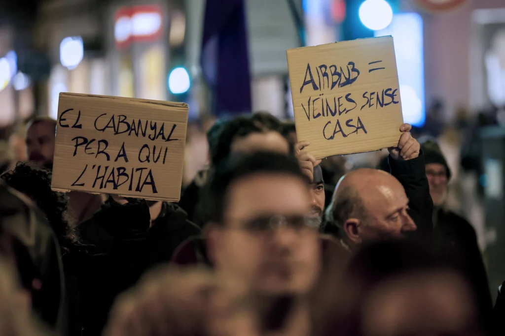Miles de personas reclaman en València el “derecho a la vivienda”: “El precio es impagable”