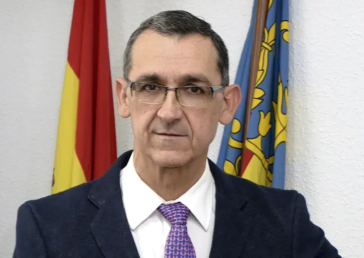 Compromiso en la política municipal para mejorar la vida de la gente