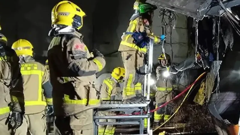 Muere una persona y otras 37 resultan heridas en el accidente ferroviario de Gelida (Barcelona)