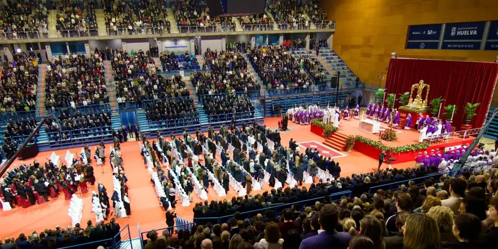 Huelva expresa su dolor por las víctimas del accidente ferroviario en un funeral que invoca a la esperanza y responsabilidad