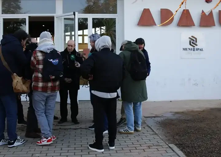 El obispo de Córdoba “en un día muy triste” destaca la solidaridad del pueblo de Adamuz y ofrece acompañamiento espiritual