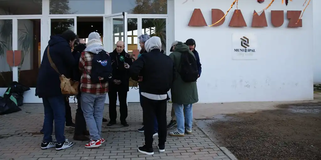 El obispo de Córdoba “en un día muy triste” destaca la solidaridad del pueblo de Adamuz y ofrece acompañamiento espiritual