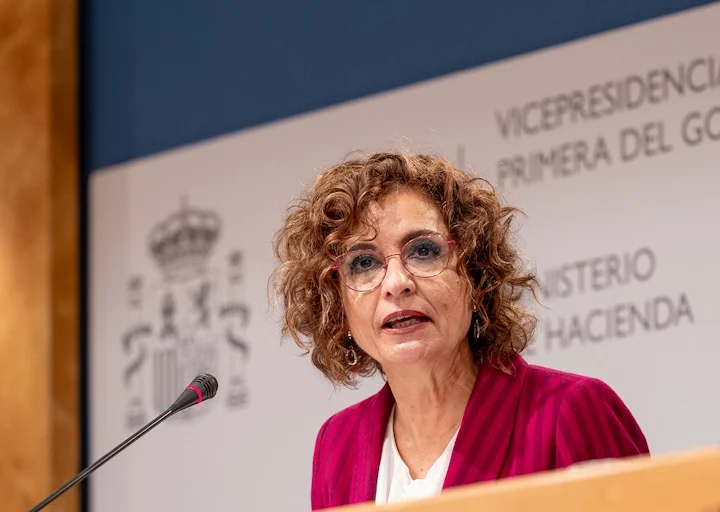 El Gobierno presenta una nueva financiación autonómica al que se opone la mayoría de territorios