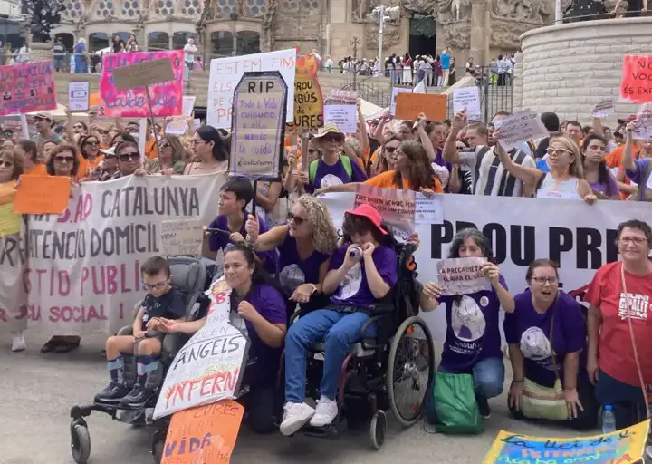 Profesionales del sector social: “Somos un sector que cuida, pero al que no se cuida”