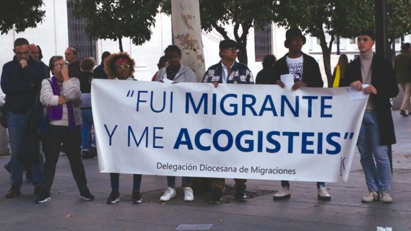Argüello, presidente de los obispos, y García Cadiñanos, responsable de Migraciones, celebran la regularización extraordinaria de personas migrantes