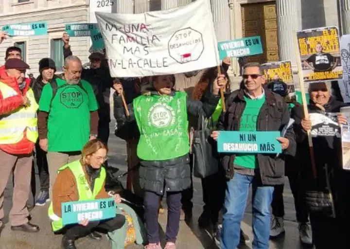 Movimientos sociales llaman a concentrarse esta tarde frente al Congreso tras el fin de la moratoria de desahucios