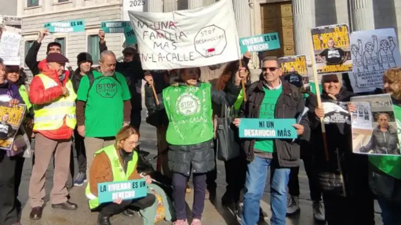Movimientos sociales llaman a concentrarse esta tarde frente al Congreso tras el fin de la moratoria de desahucios