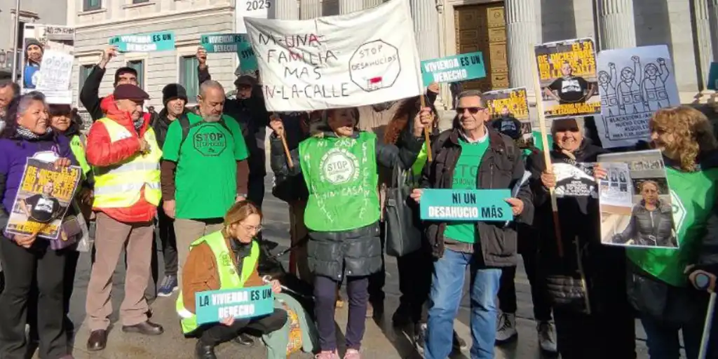 Movimientos sociales llaman a concentrarse esta tarde frente al Congreso tras el fin de la moratoria de desahucios