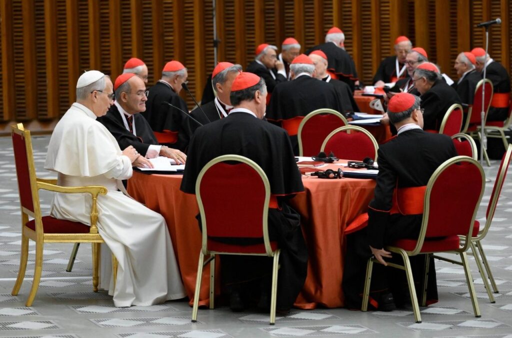 León XIV cierra el consistorio y consolida la escucha y la sinodalidad como método de gobierno