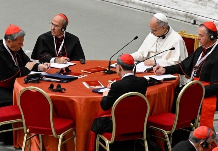 León XIV abre el consistorio apelando a la comunión, la unidad y la sinodalidad: “Estoy aquí para escuchar”