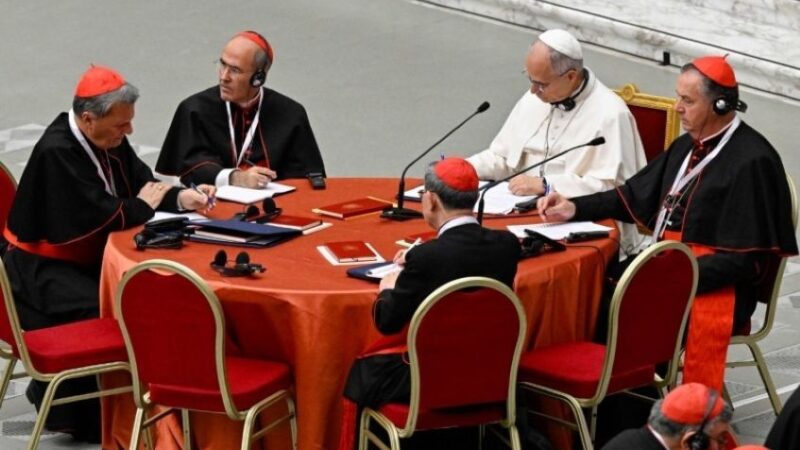 León XIV abre el consistorio apelando a la comunión, la unidad y la sinodalidad: “Estoy aquí para escuchar”