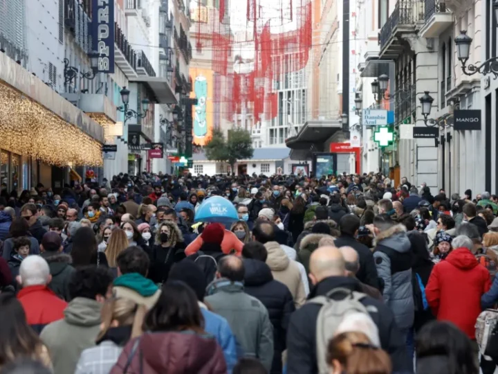 El CIS alerta de una sociedad que espera cambios, pero teme perder trabajo, vínculos y derechos