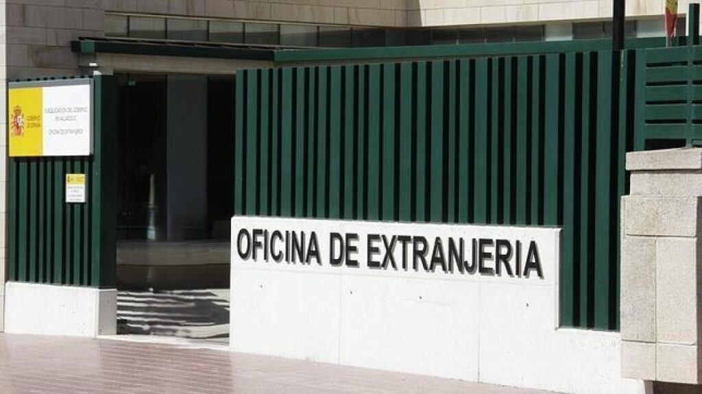 La plantilla de Extranjería alerta del impacto de la regularización extraordinaria en unas oficinas “exhaustas y sin refuerzos”