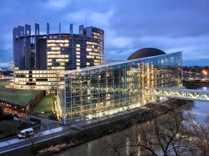 Los obispos europeos piden una directiva que vincule clima, trabajo decente y justicia social