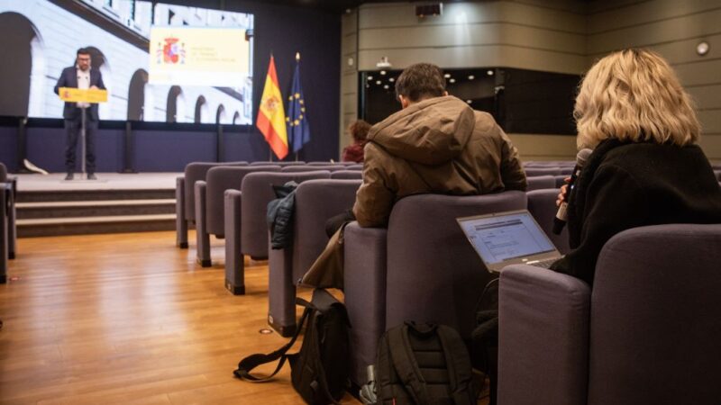 Trabajo propone subir el SMI un 3,1% en 2026 hasta 1.221 euros y los sindicatos reclaman que la subida llegue íntegra a las nóminas