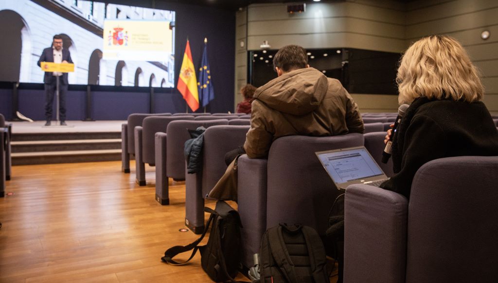 Trabajo propone subir el SMI un 3,1% en 2026 hasta 1.221 euros y los sindicatos reclaman que la subida llegue íntegra a las nóminas