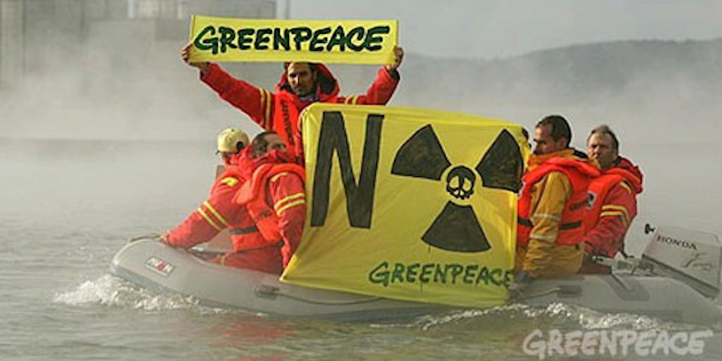 Un estudio de Greenpeace señala que mantener abierta Almaraz hasta 2030 encarecería la electricidad y frenaría la inversión renovable