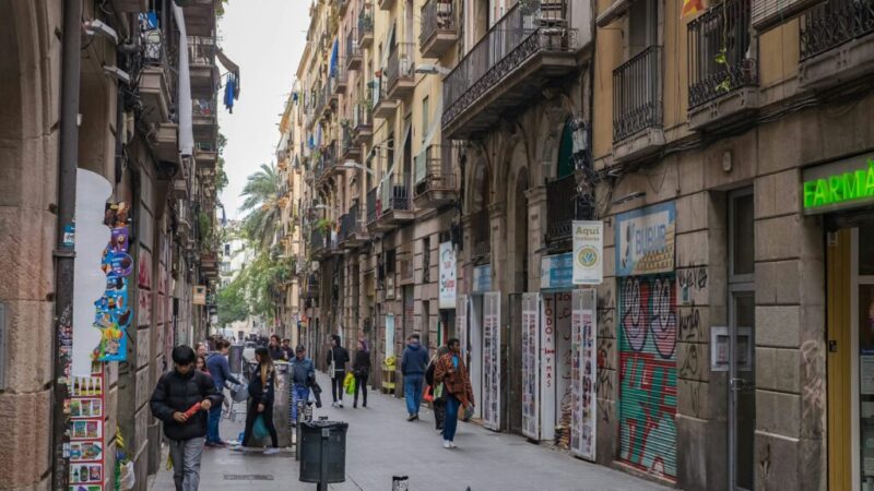 ¿Provocan las regularizaciones de migrantes un efecto llamada? Esto dicen los datos de los últimos 80 años