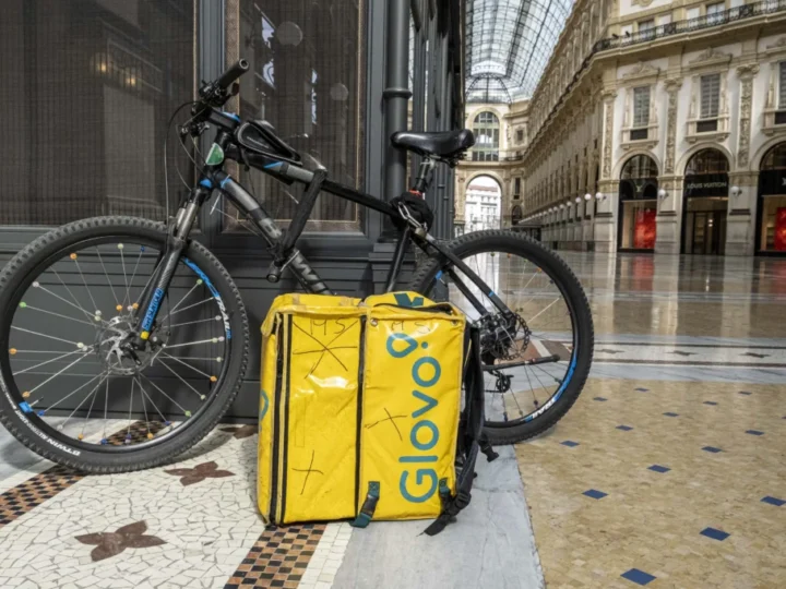 La justicia italiana actúa contra la filial de Glovo por explotación laboral