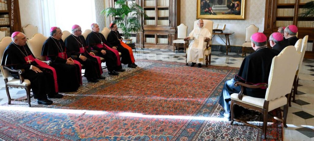La Conferencia Episcopal confirma que el Papa advirtió sobre el riesgo de someter la fe a las ideologías