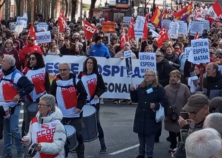 Miles de personas salen a la calle en defensa de la sanidad pública madrileña