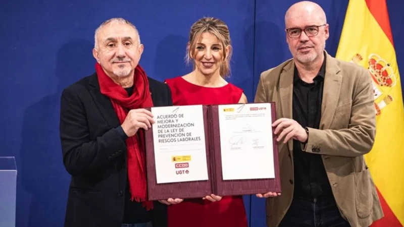 Sindicatos y Trabajo sellan el acuerdo para actualizar la Ley de Prevención de Riesgos con la ausencia de la patronal