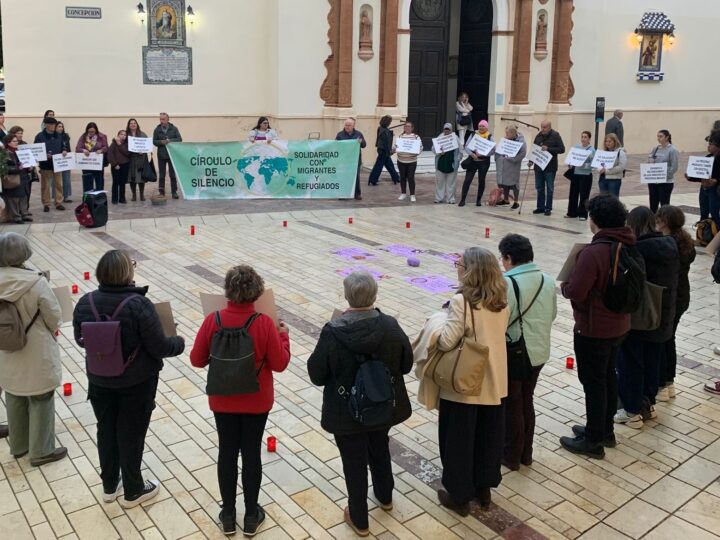 El círculo del silencio de Huelva denuncia la doble vulnerabilidad que sufre la mujer migrante