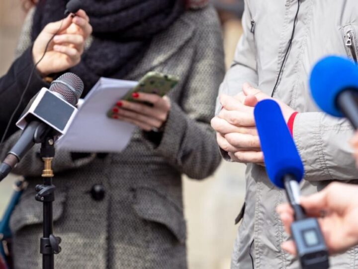 Los sindicatos piden protección para periodistas acosados y amenazados por grupos de extrema derecha