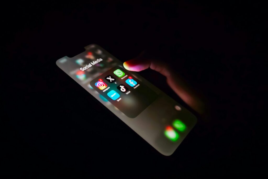 Prohibir las redes sociales a menores de 16 en España: lo que falta por saber