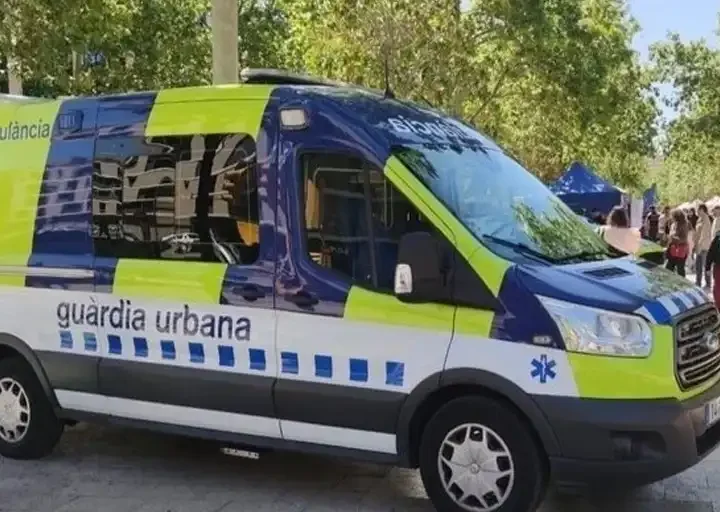La plantilla del servicio municipal de ambulancia de L’Hospitalet lleva tres meses sin cobrar