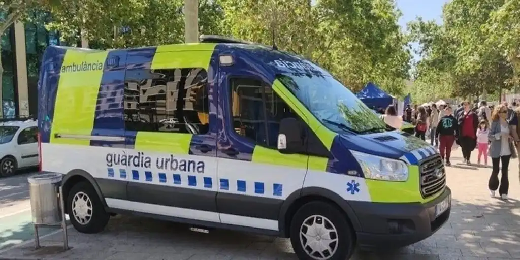 La plantilla del servicio municipal de ambulancia de L’Hospitalet lleva tres meses sin cobrar