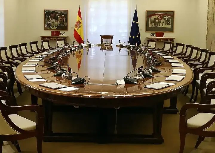 El PSOE y Sumar salvan el plan anticrisis del Gobierno con dos decretos que pasarán por el Congreso