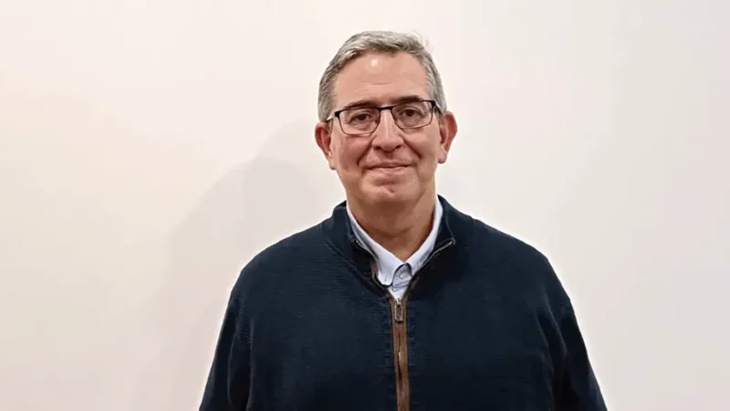 Emilio José Gómez Ciriano, coautor de La hora de la ciudadanía: «No hay paz sin estructuras justas»