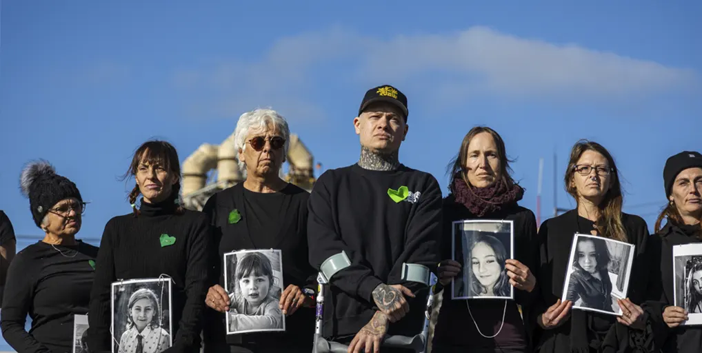 La acción de “Mères au Front” frente a la planta Horne en Quebec