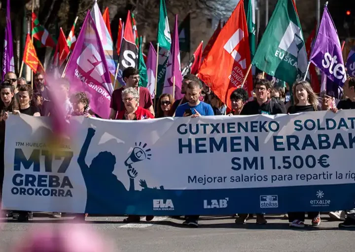 Miles de personas reclaman un SMI de 1.500 euros en Euskadi y Navarra