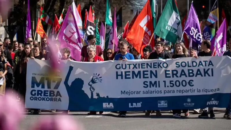 Miles de personas reclaman un SMI de 1.500 euros en Euskadi y Navarra