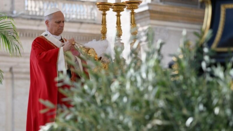“Depongan las armas, recuerden que son hermanos”: León XIV irrumpe contra la guerra y su justificación religiosa