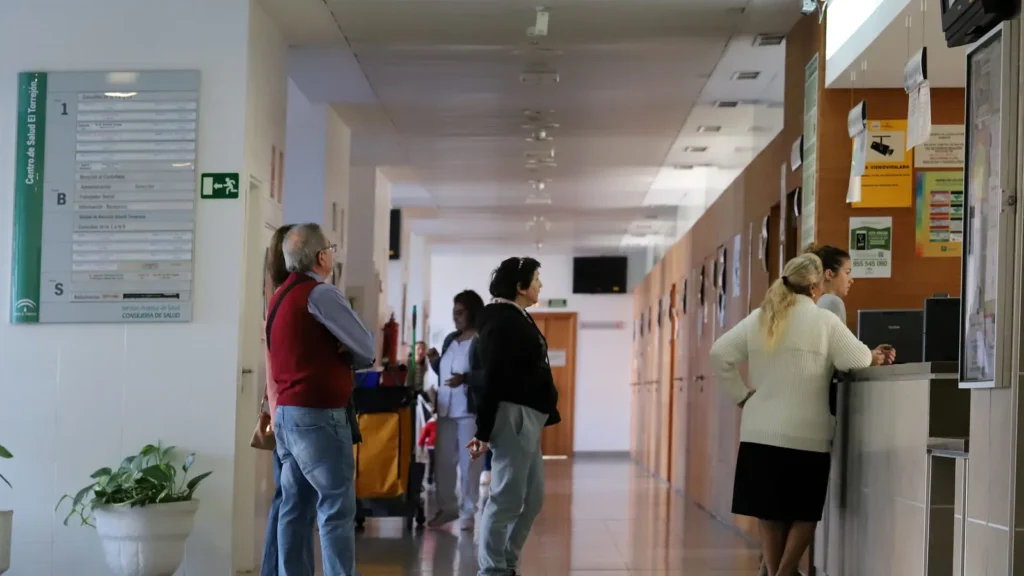 Un decreto garantiza la atención sanitaria pública a las personas migrantes sin residencia legal