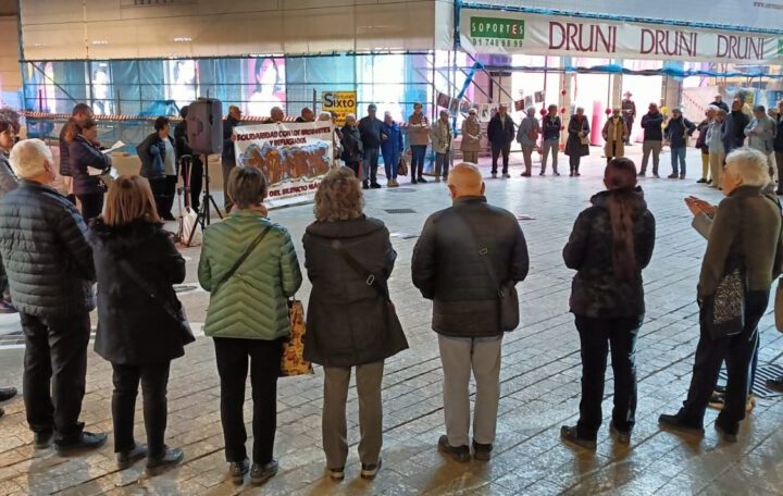 Un círculo de silencio en Málaga denuncia los discursos que vinculan migración e inseguridad