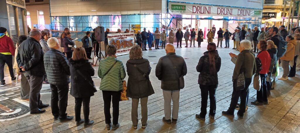 Un círculo de silencio en Málaga denuncia los discursos que vinculan migración e inseguridad