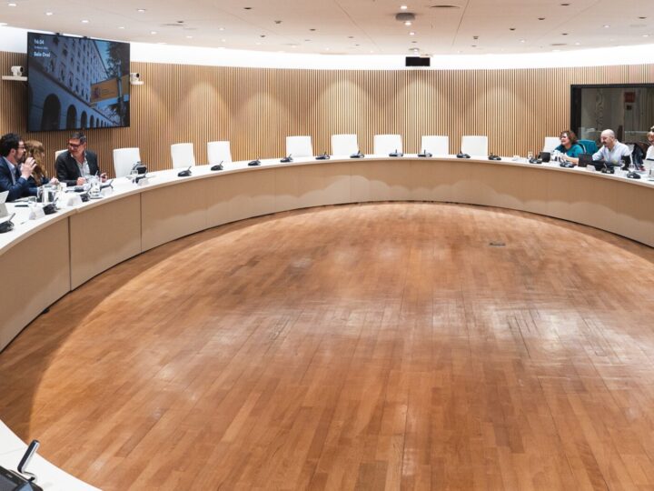 Trabajo acusa a Garamendi de alinearse con “Milei, Trump y Vox” tras el plantón de la patronal al diálogo social sobre democracia en las empresas